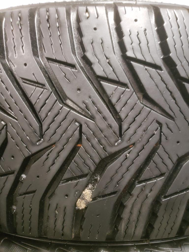 (DH153) 1 Pneu Hiver - 1 Winter Tire 215-60-16 Kumho 9/32 in Tires & Rims in Greater Montréal - Image 2