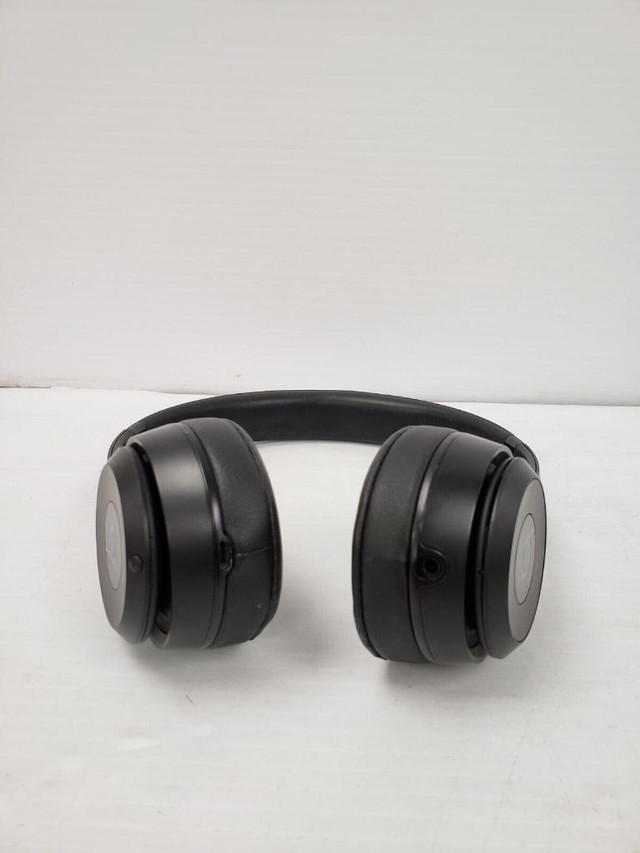 (34953-2) Beats A1796 Wireless Headphones in Headphones in Alberta - Image 4