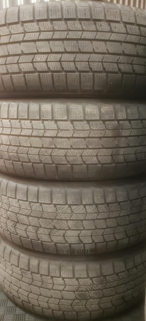 (TH55) 4 Pneus Hiver - 4 Winter Tires 215-60-16 Dunlop 5-6/32 - 5x114.3 - TOYOTA CAMRY in Tires & Rims in Greater Montréal