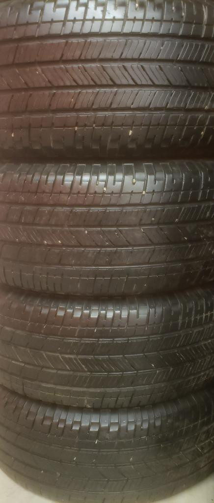 (D43) 4 Pneus Ete - 4 Summer Tires 275-65-18 Michelin 8/32 in Tires & Rims in Greater Montréal