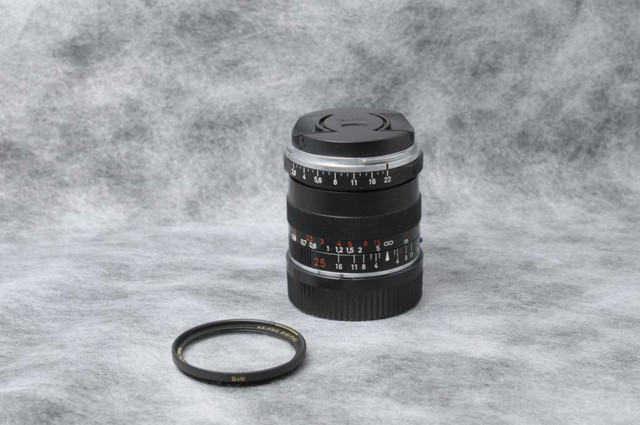 Zeiss Biogon T* 25mm F/2.8 Leica M-Mount  + B+W 46mm UV Haze Filter (ID: 1653) in Cameras & Camcorders