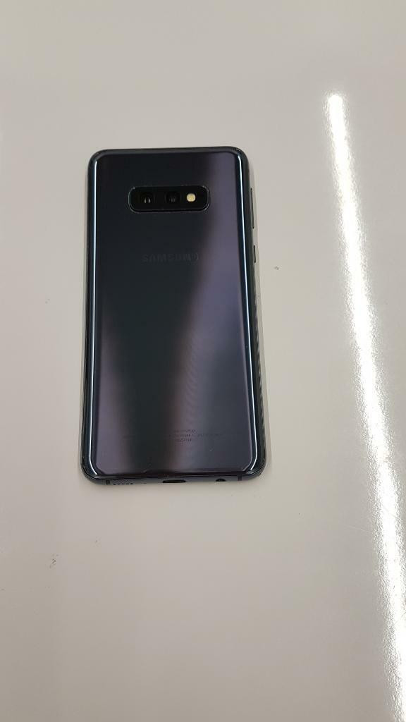 Samsung Galaxy S10E  UNLOCKED New Condition with 1 Year Warranty Includes All Accessories CANADIAN MODELSf in Cell Phones in Calgary - Image 3
