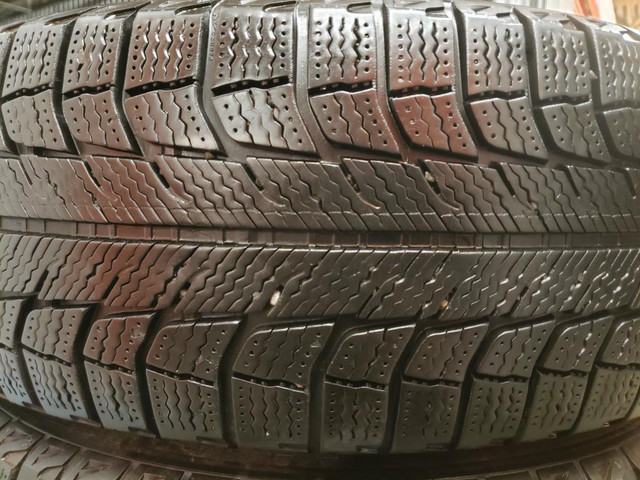 (DH107) 2 Pneus Hiver - 2 Winter Tires 205-70-15 Michelin 6-7/32 in Tires & Rims in Greater Montréal - Image 2