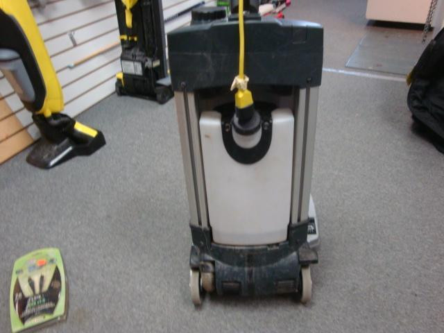 Nilfisk Advance SC100 Commercial Upright Scrubber in Vacuums in Winnipeg - Image 4