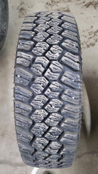 4 pneus d'hiver LT225/75R16 115/112T BF Goodrich Commercial T/A Traction, mesure 15-15-12-14/32