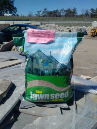 50-lb bags of potent grass seed to sow, patch or overseed your lawn. Proven mixes for various Canadian conditions.