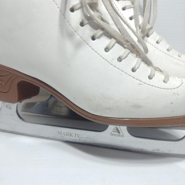 Jackson Classique Figure Skates - Size 6C - Pre-owned - S5NW4Q in Other in Calgary - Image 3