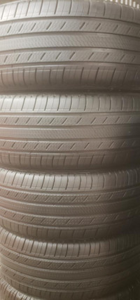 (T27) 4 Pneus Ete - 4 Summer Tires 235-65-18 Michelin 7/32 - PRESQUE NEUF / ALMOST NEW