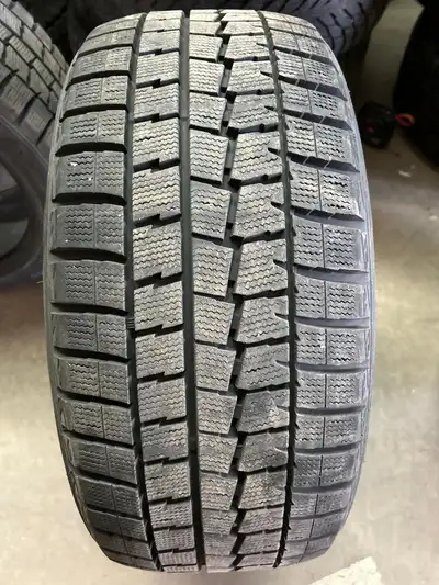 4 pneus dhiver P245/40R18 97T Dunlop Winter Maxx 14.5% dusure, mesure 9-9-9-10/32