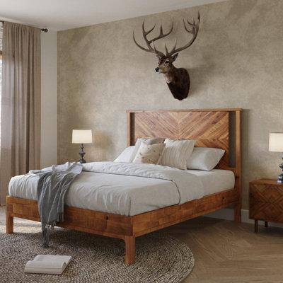 Millwood Pines Lit plateforme en bois massif avec tête de lit Vivian in Beds & Mattresses in Québec