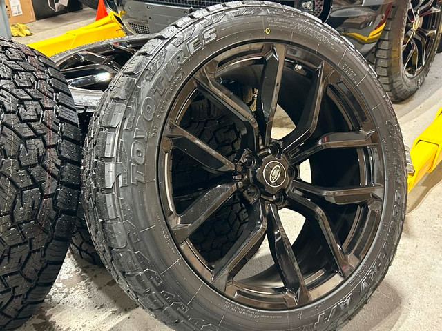 Brandnew 2023 Land Rover Defender 22 rims and Toyo Open Country AT3 tires in Tires & Rims in Edmonton Area - Image 2