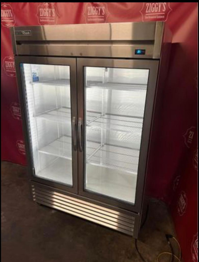 SUPER SPECIAL ! 2021 Commercial TRUE stainless double door glass fridges now only $2995! 9k value! Like new , can ship ! in Industrial Kitchen Supplies - Image 4