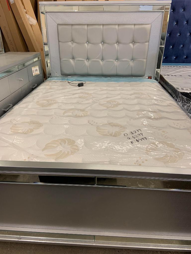Warehouse Mattress Blow Out Sale!! twin/single from $89. Full/double from $129. Queen From $199. king from $399 dans Lits et matelas  à London - Image 3