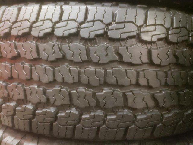 (Z443) 5 Pneus Ete - 5 Summer Tires 255-70-18 Goodyear 10/32 - PRESQUE NEUF / ALMOST NEW in Tires & Rims in Greater Montréal - Image 4