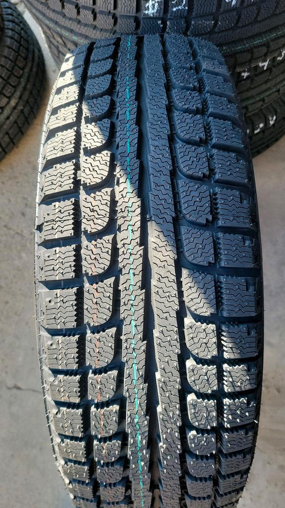 4 pneus dhiver neufs P195/65R15 91H Maxtrek Trek M7 in Tires & Rims in Québec City - Image 2
