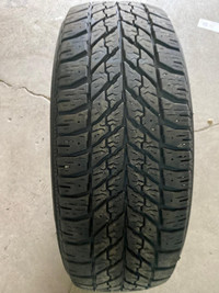 4 pneus dhiver P215/60R16 95T Goodyear Ultra Grip Winter 43.5% dusure, mesure 8-6-8-7/32