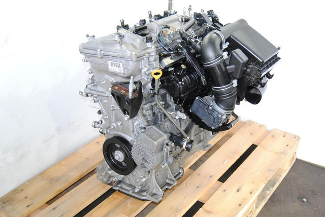 2010-2011-2012-2013-2014-2015-2016 TOYOTA PRIUS ENGINE 1.8L 2ZR HYBRID in Engine & Engine Parts in Greater Montréal