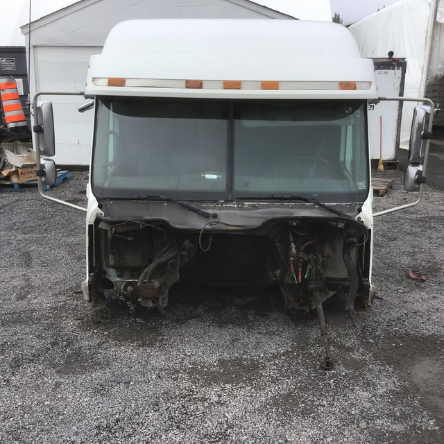 (CABS / CABINE COMPLETE) 2004 FREIGHTLINER COLUMBIA C120 -Stock Number: GX-27216-140509 in Auto Body Parts in British Columbia