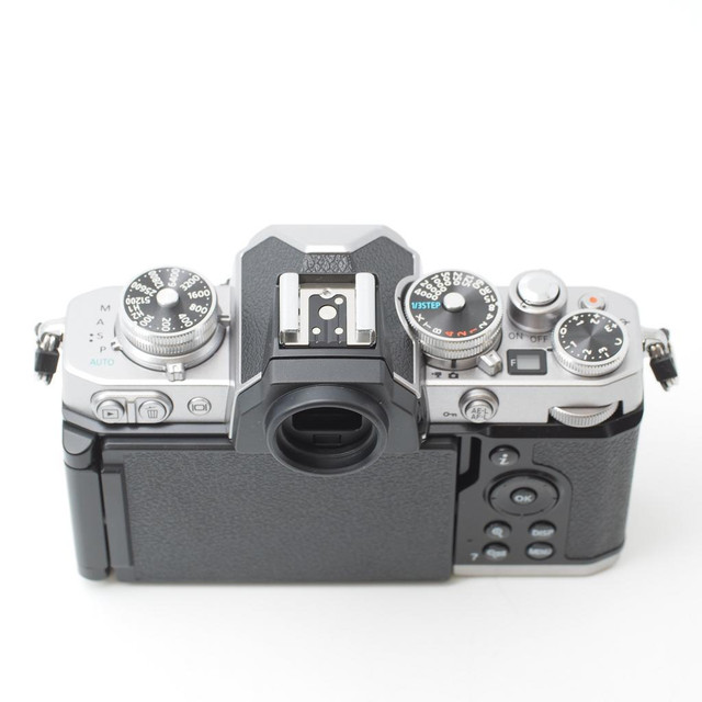 Nikon Z fc Kit (w/ Z 28mm f/2.8 SE) (Full Warranty) (Shutter Count- 4)(Open Box) (ID - C-821) in Cameras & Camcorders - Image 4
