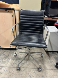 Global Task Chair in Excellent Condition-Call us now!