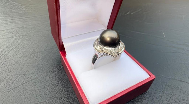 #373 - 14k White Gold, Black Rosé Pearl &amp; Diamond Ring, Size 8 3/4 in Jewellery & Watches