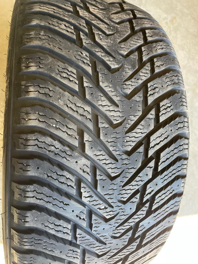 4 pneus dhiver P255/40R18 100T Nokian Hakkapeliitta 8 29.5% dusure, mesure 9-9-9-9/32 in Tires & Rims in Québec City - Image 2