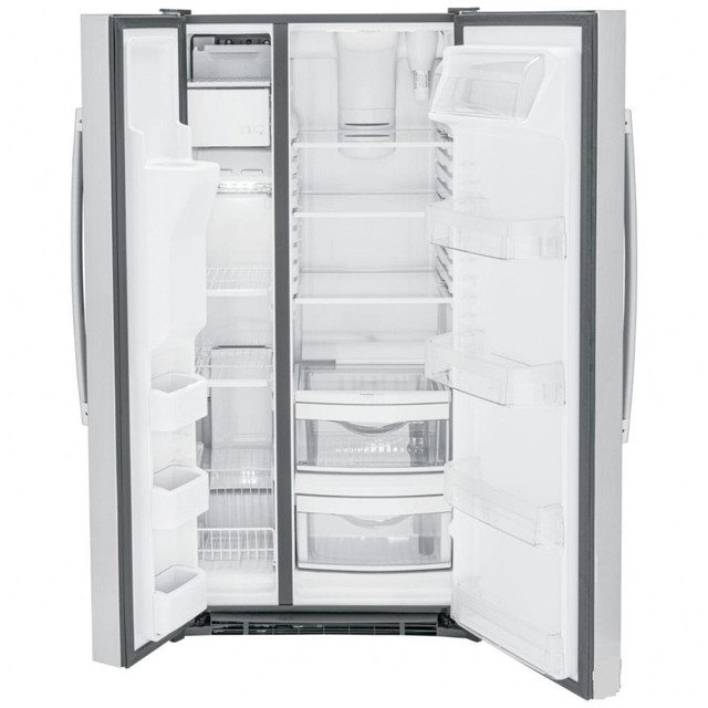GE GSS23GYPFS 33 Side By Side Refrigerator With Water &amp; Ice Dispenser 23 Cu. Ft. in Refrigerators in Markham / York Region - Image 3