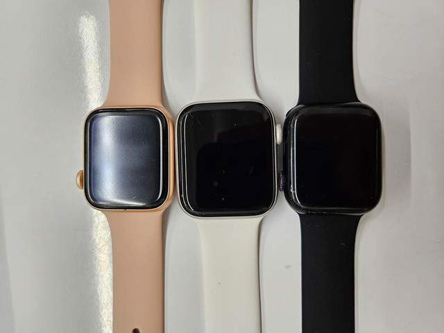APPLE WATCH SERIES 3, SERIES 4 AND SERIES 5 NEW CONDITION WITH ACCESSORIES 1 Year WARRANTY INCLUDED in Cell Phone Accessories in Red Deer
