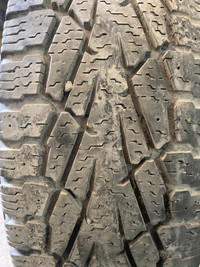 4 pneus dhiver LT245/70R17 119/116Q Nokian Hakkapeliitta LT 2 46.5% dusure, mesure 9-8-8-9/32