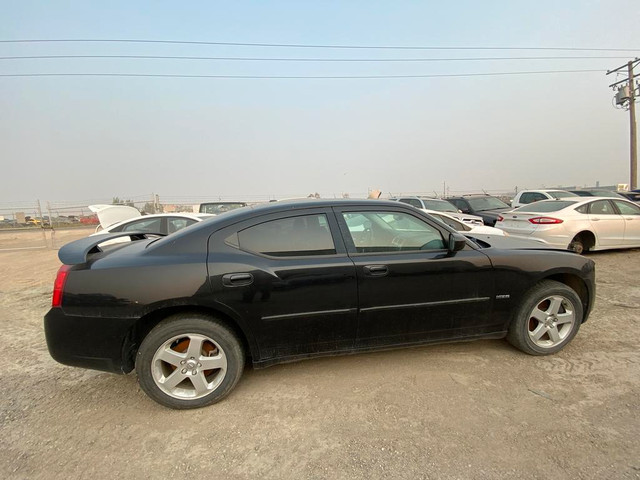 2010 Dodge Charger 4dr Sdn R/T AWD: ONLY FOR PARTS in Auto Body Parts - Image 4
