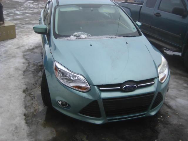 2012 Ford Focus SE Automatic 4Door Sedan pour piece # for parts # part out in Auto Body Parts in Québec