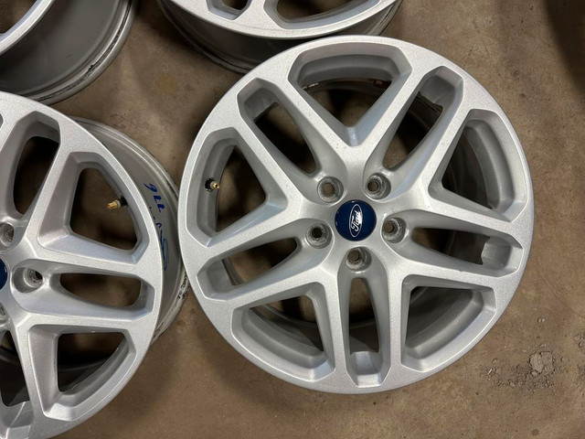 4 mags ford 17 pouces 5x108 avec valves tpms in Tires & Rims in Lévis - Image 3