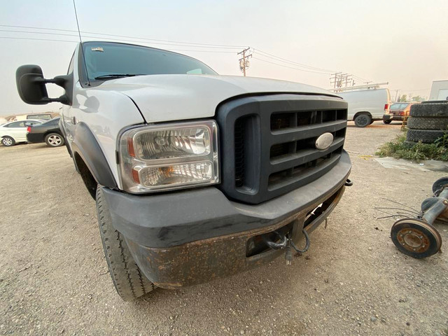 2006 Ford Super Duty F-250 Supercab 142 XL 4WD: ONLY FOR PARTS in Auto Body Parts - Image 3
