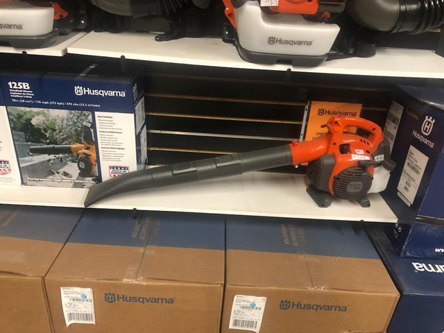 NEW Husqvarna 125B Handheld Blower 28 cc 425 cfm/170 mph - IN STOCK NOW in Lawnmowers & Leaf Blowers - Image 2