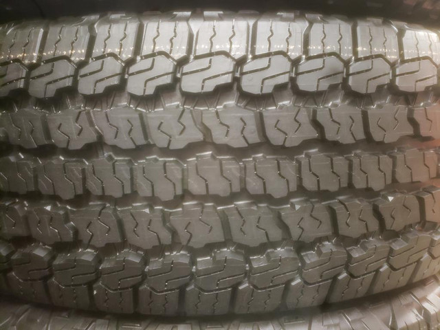 (Z442) 5 Pneus Ete - 5 Summer Tires 255-70-18 Goodyear 10-11/32 - COMME NEUF / LIKE NEW in Tires & Rims in Greater Montréal - Image 3