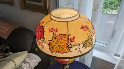 ONLINE AUCTION: Leaf Design Lamp
