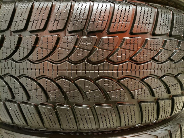 (CH15) 4 Pneus Hiver - 4 Winter Tires 215-45-20 Bridgestone 7-8/32 - PRESQUE NEUF / ALMOST NEW in Tires & Rims in Greater Montréal - Image 4