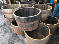 Demi-baril en bois antique (pot à fleurs)