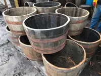 Demi-baril en bois antique (pot à fleurs)