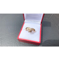 #481 - 10kt Yellow Gold, Diamond Baguette Twist Band Ring, Size 8 1/2