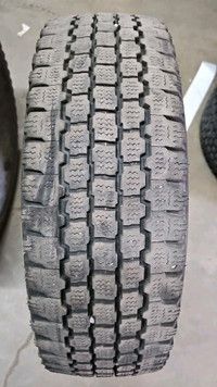 4 pneus dhiver LT225/75R16 115/112Q Bridgestone Blizzak W965 41.0% dusure, mesure 10-12-10-9/32