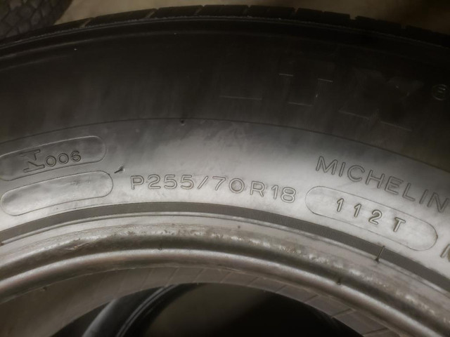 (D57) 1 Pneu Ete - 1 Summer Tire 255-70-18 Michelin 10/32 in Tires & Rims in Greater Montréal - Image 3