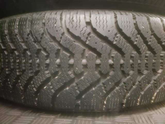 (DH202) 2 Pneus Hiver - 2 Winter Tires 195-70-14 Goodyear 8-9/32 in Tires & Rims in Greater Montréal - Image 3