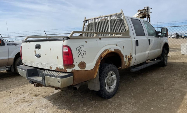 2011 Ford F350 Crew Cab 6.2L 4x4 Parting Out in Auto Body Parts in Saskatchewan - Image 4