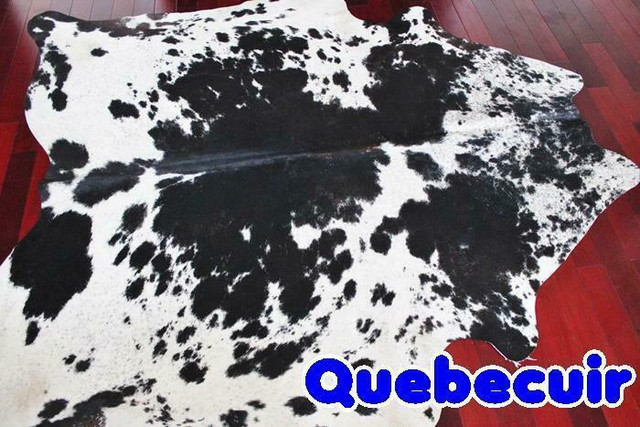 Tapis peau de vache Cowhide rug decoration promotion Noel Christmas in Rugs, Carpets & Runners in Québec - Image 4