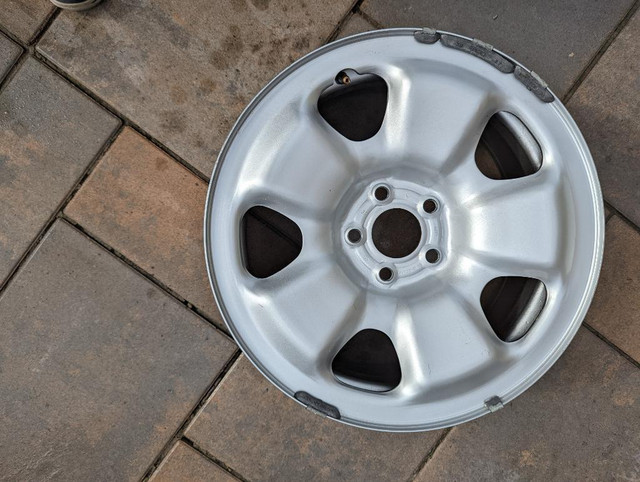 BRAND NEW  TAKE OFFS    FACTORY OEM  JEEP CHEROKEE / RENEGADE   17  INCH STEEL    WHEEL SET OF     FOUR . NO  SENSORS. in Tires & Rims in Ontario - Image 4