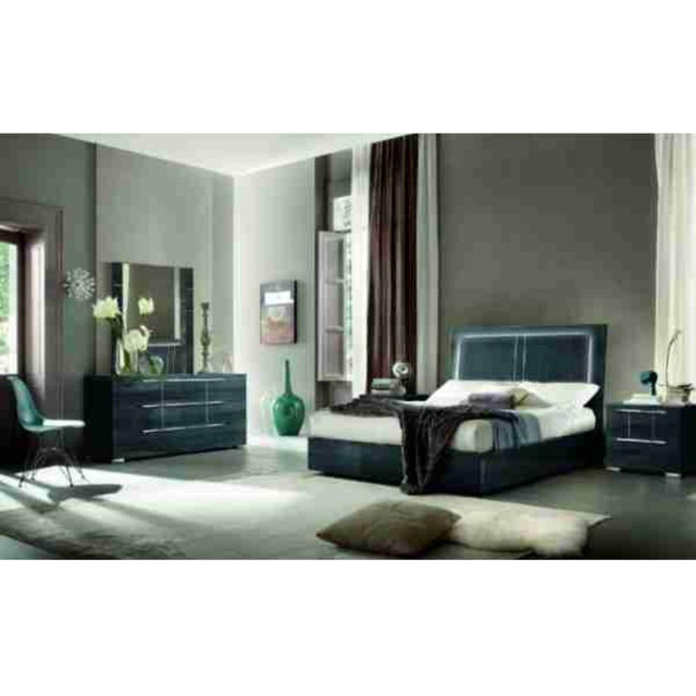 Modern Grey Bedroom Set on Special Offer !! in Beds & Mattresses in Oakville / Halton Region
