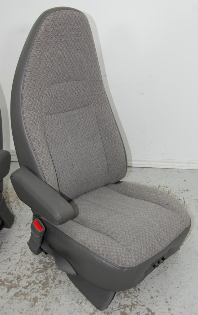 Chev Savanna Van Grey Cloth Power Front Seats GMC Chevy Express Savana in Other Parts & Accessories - Image 4
