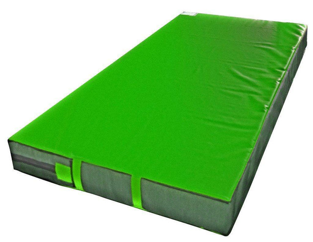 Landing and folding crash mats for gymnastics and climbing in Other in Ontario - Image 3