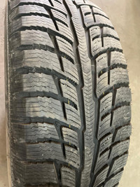 4 pneus dhiver P245/65R17 107T BF Goodrich Winter T/A KSI 32.0% dusure, mesure 8-7-8-9/32